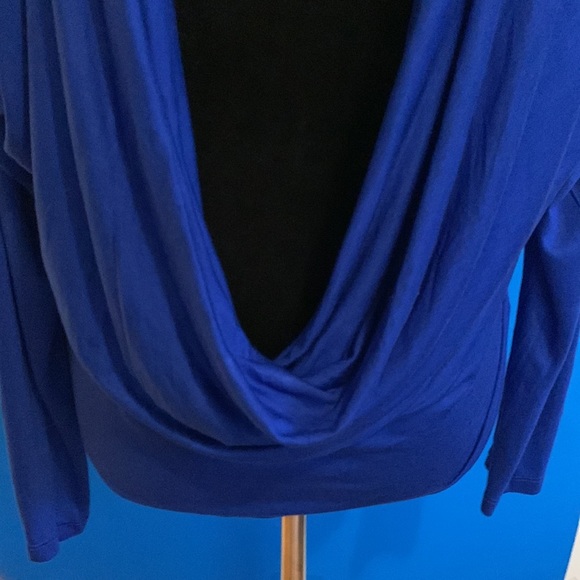 EXPRESS Draped Cowl Neck at Back - Picture 4 of 6